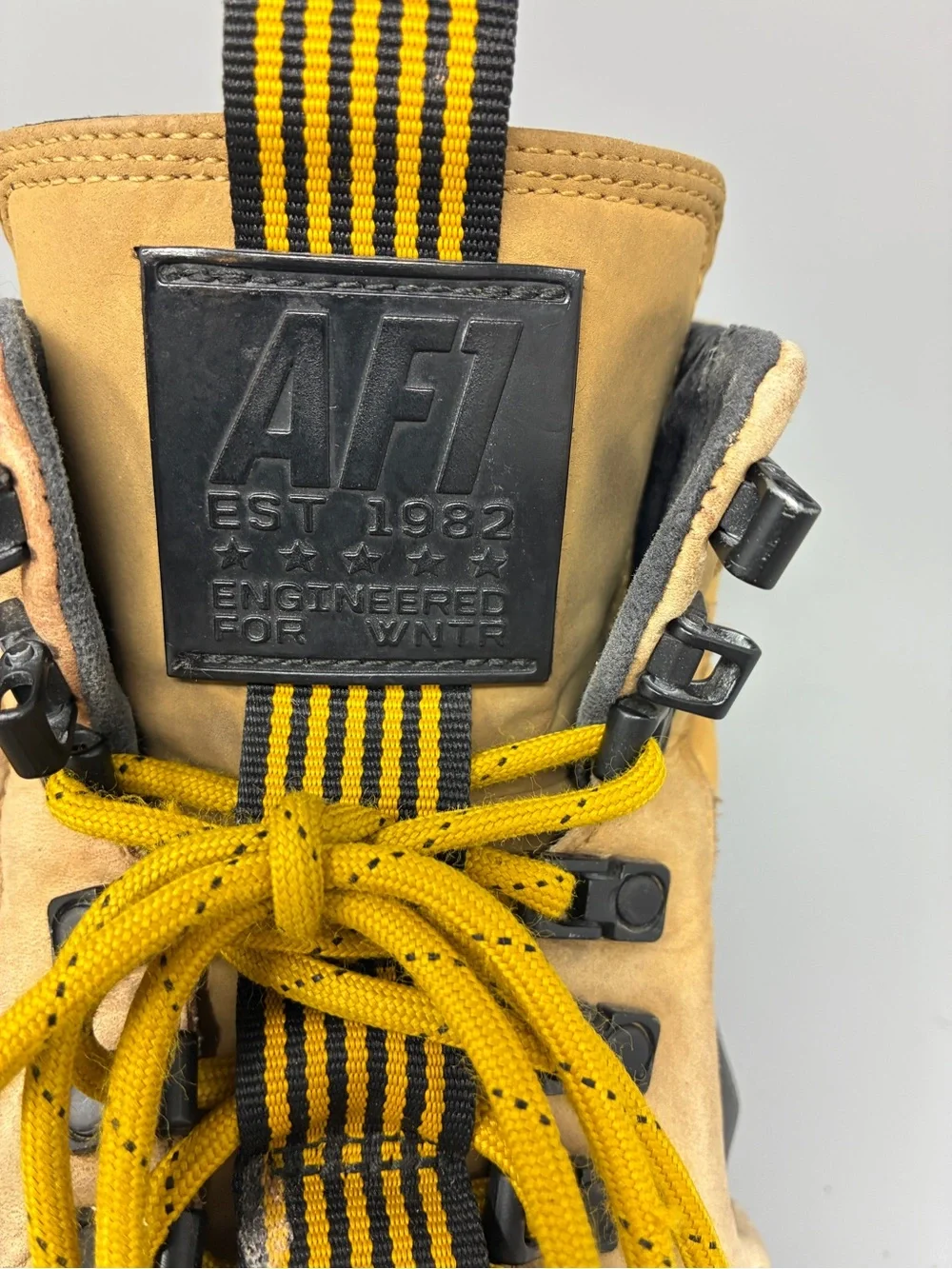 Nike ACG Watershield Hiking Boots Men’s 10 Tan Black Yellow Trail Gorpcore